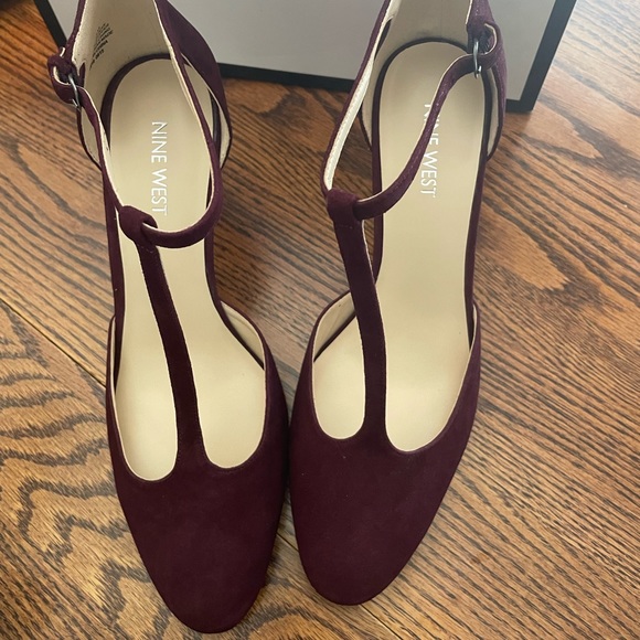 Nine West Shoes - Nine West Burgendy suede heels